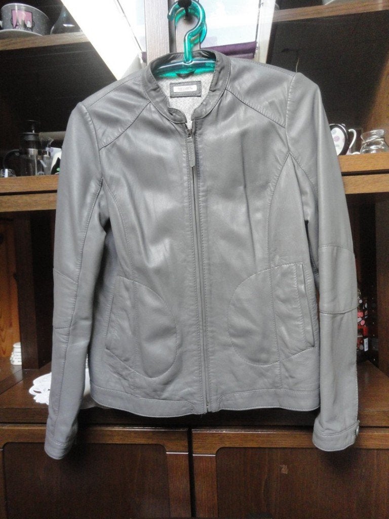 Mooie lederen jas van Soft Grey, grijs. Nieuwstaat, Maat 38/40 (M), Ophalen of Verzenden, Zo goed als nieuw, Jasje