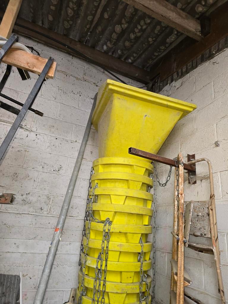 Goullotte de chantier avec pied pour placer au fenêtres haut, Diversen