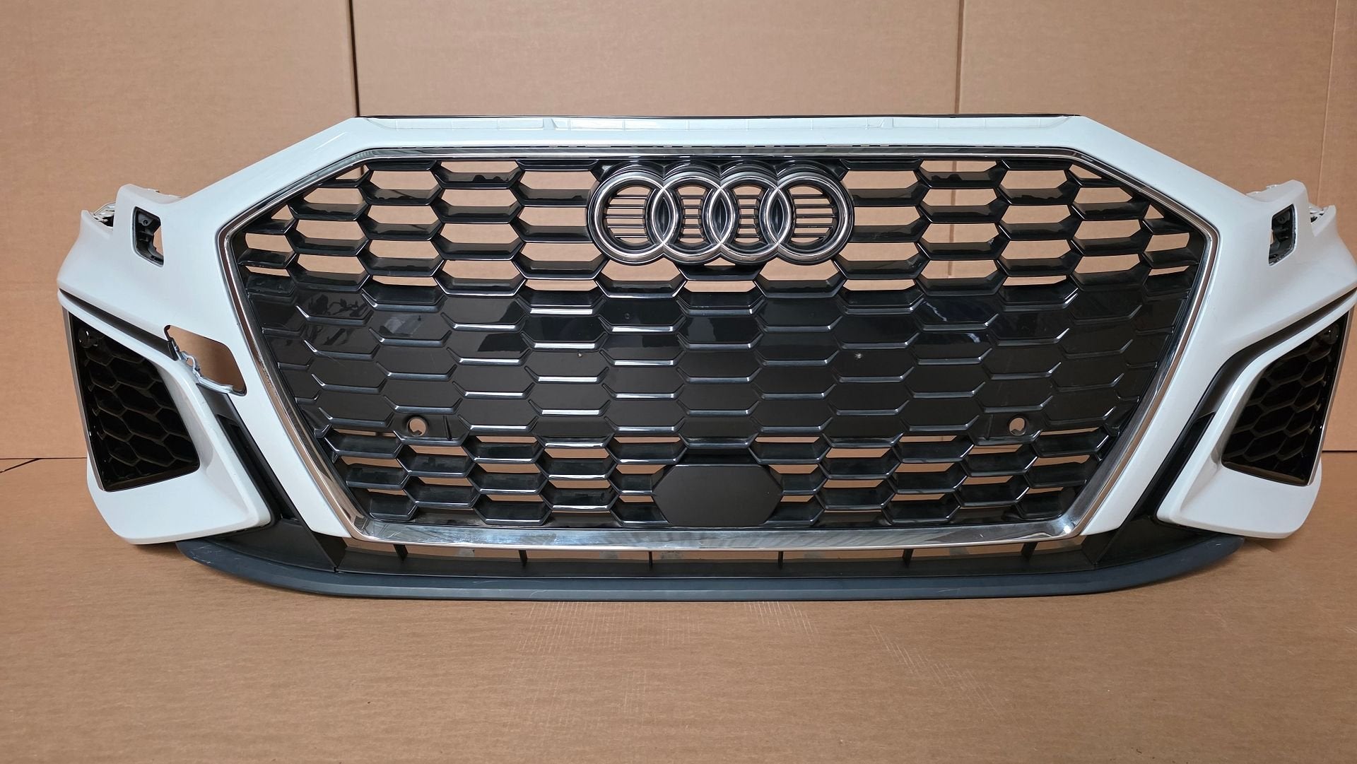 Voorbumper Audi A3 8Y S-Line KLS 6xPDC ORGINEEL BUMPER, Gebruikt, -, Voor, Ophalen of Verzenden