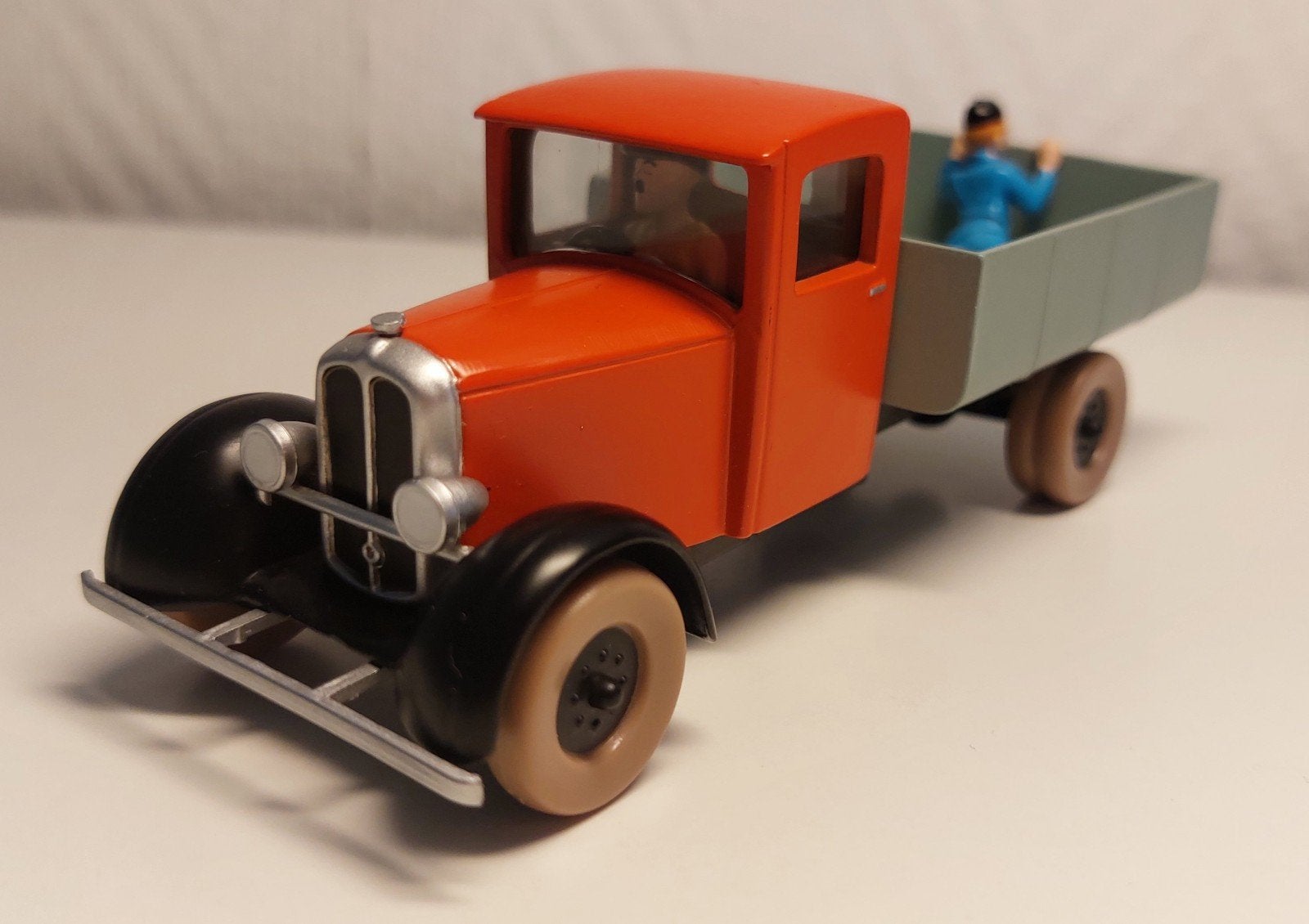 Voiture TINTIN Atlas « Le camion rouge 1933 », Enlèvement ou Envoi, Tintin, Utilisé, Statue ou Figurine