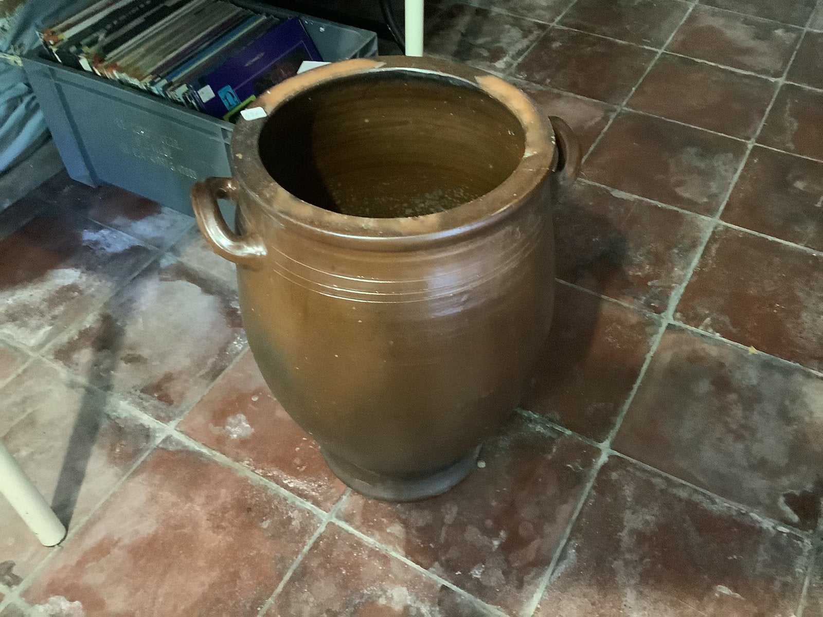 Oude bloempot/ voorraadpot, Enlèvement, Utilisé