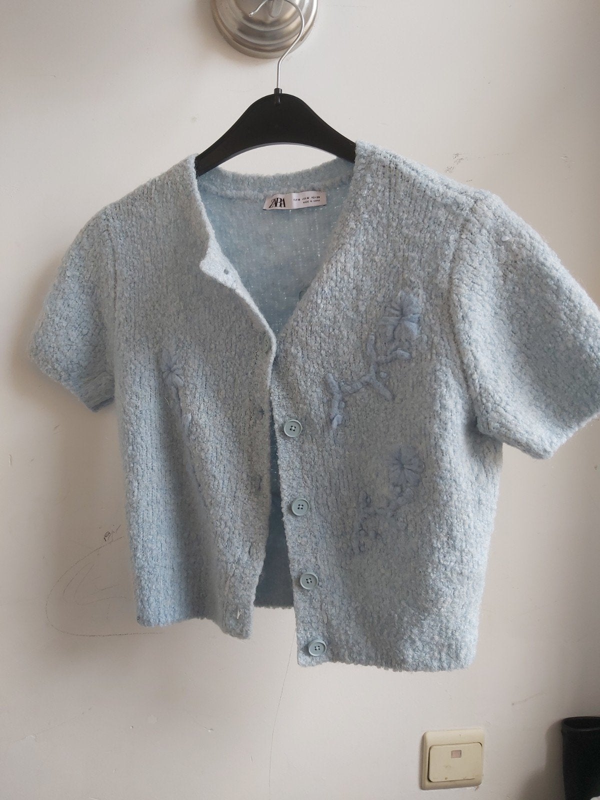 Petit gilet Zara bleu clair (M), Vêtements | Femmes, T-shirts, Envoi, Bleu