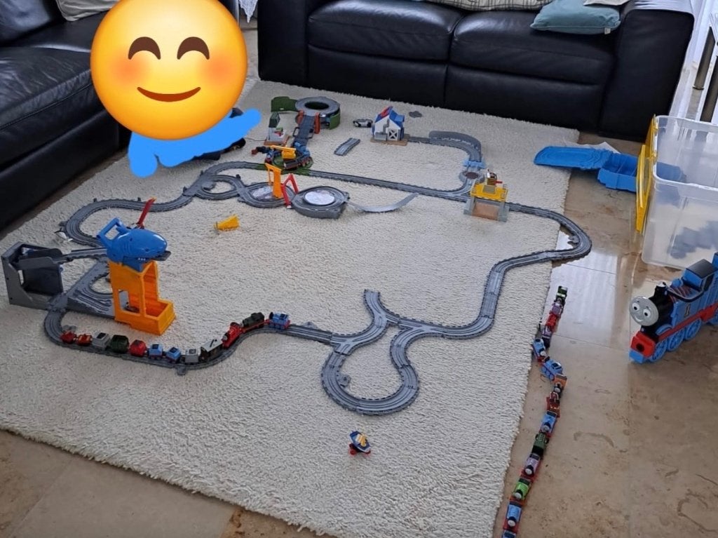 Thomas trein rail en veeeel  toebehoren…. En treintjes, Ophalen, Zo goed als nieuw