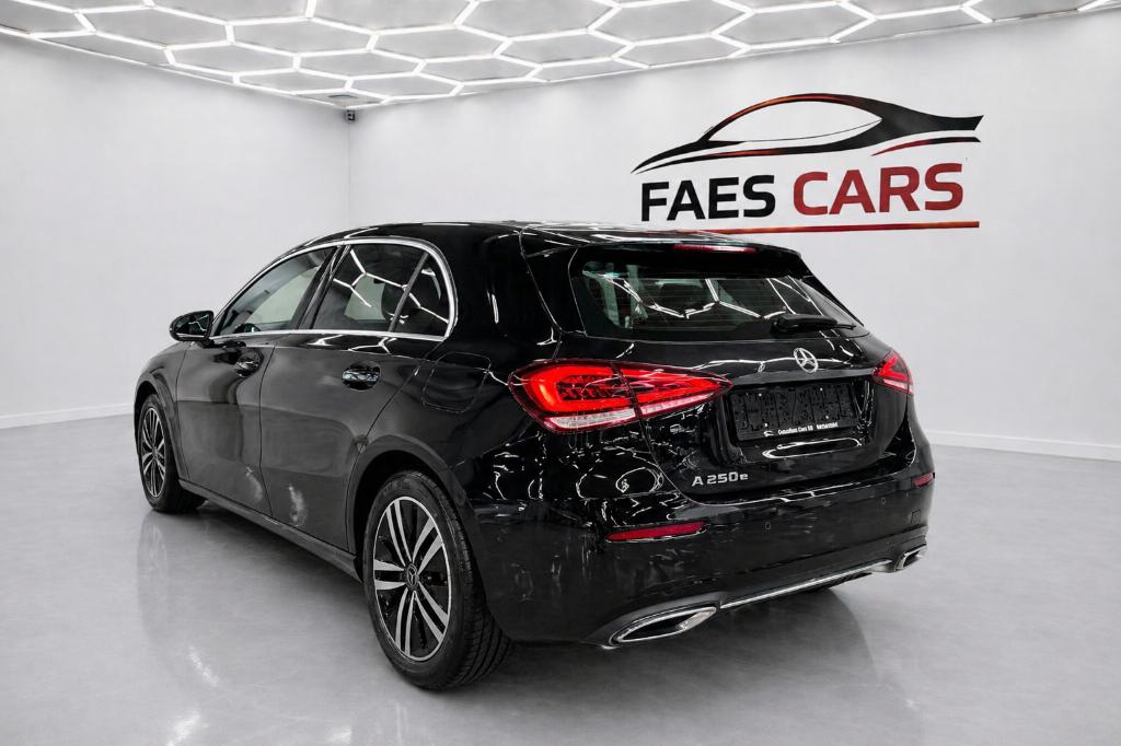 Mercedes A250E Full Hybride PHEV btw aftrekbaar, Auto's, Mercedes-Benz, Euro 6, 4 cilinders, Zwart, Leder