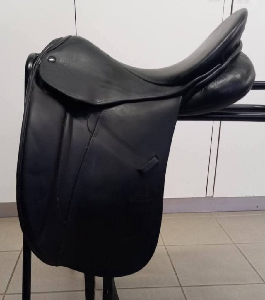 Dressuurzadel Stubben Maestoso 17/17.5 inch Boommaat 32=Wijd, Animaux & Accessoires, Chevaux & Poneys | Selles, Stubben, Large