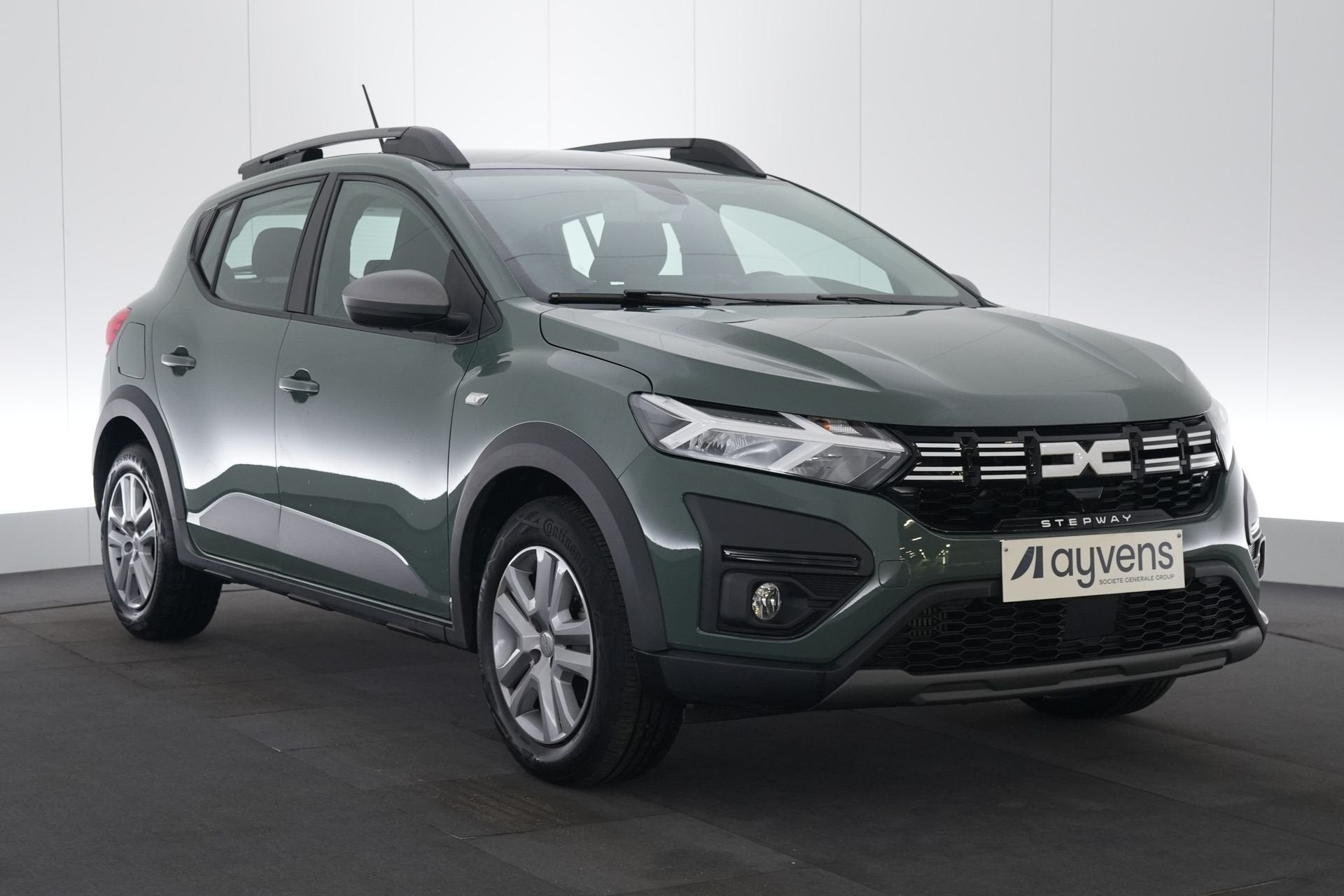 (2DNK402) DACIA SANDERO, Auto's, Voorwielaandrijving, Stof, Gebruikt, Euro 6