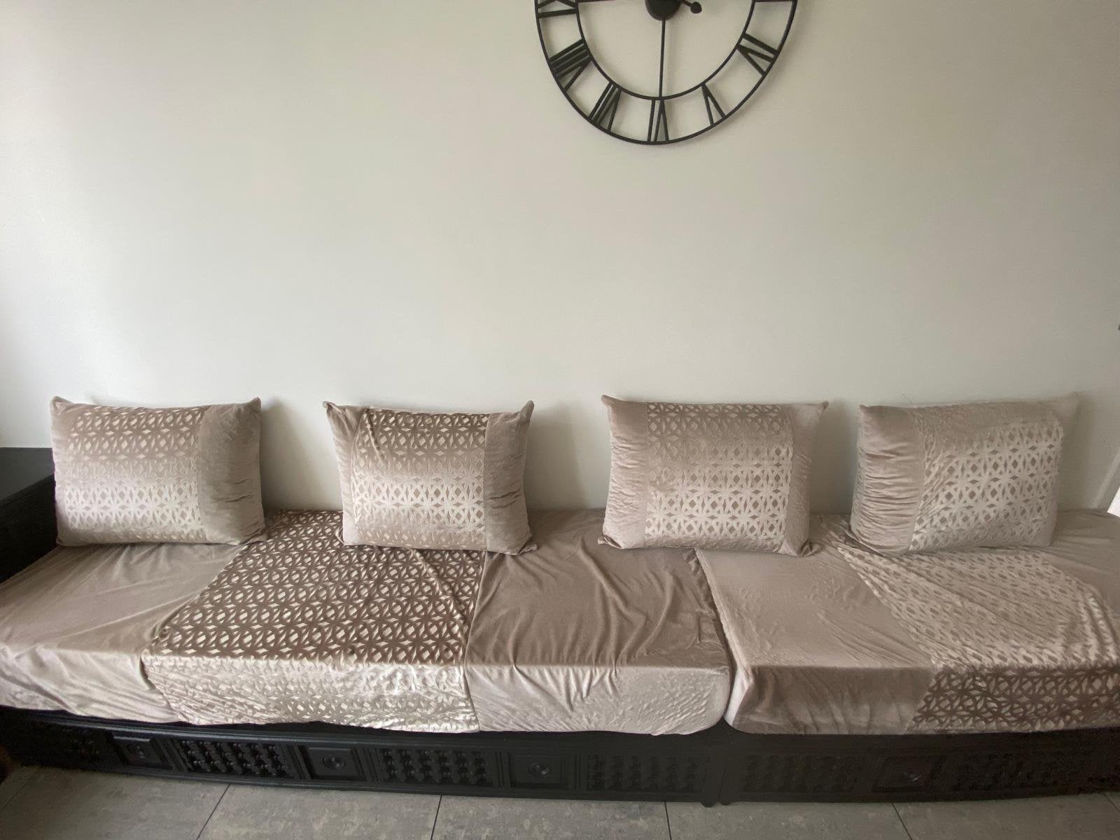 Beige marokkaanse zetel met kussens en hoektafel, Ophalen, Gebruikt