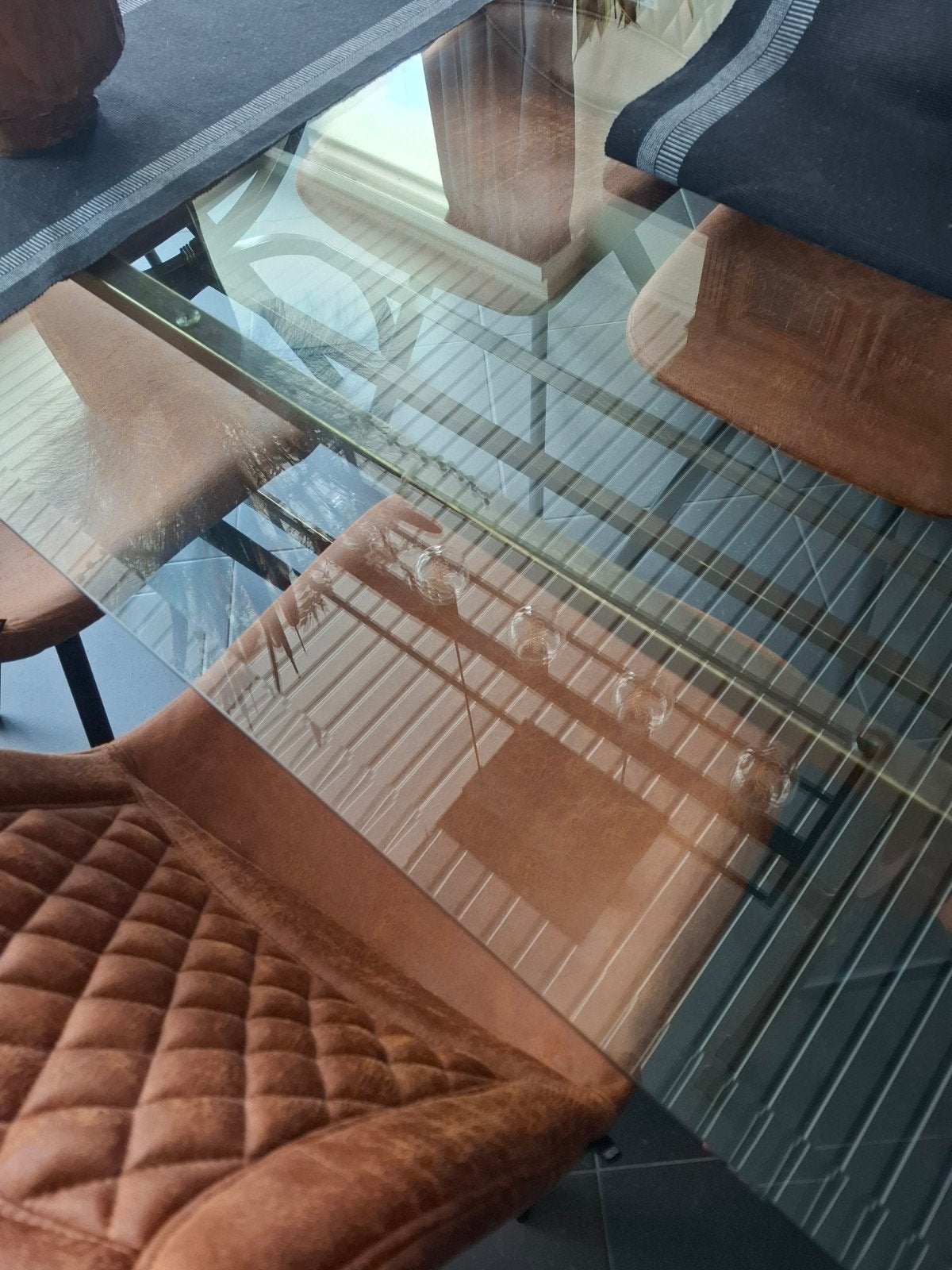 zeer mooie glazen tafel in kog zeer goede staat, Huis en Inrichting, Ophalen, 50 tot 100 cm, Vijf personen of meer, 150 tot 200 cm