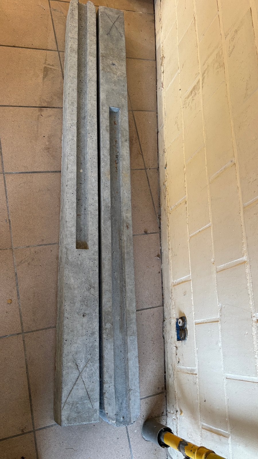 2 nieuwe betonpalen 175cm (te veel besteld), Ophalen, Nieuw
