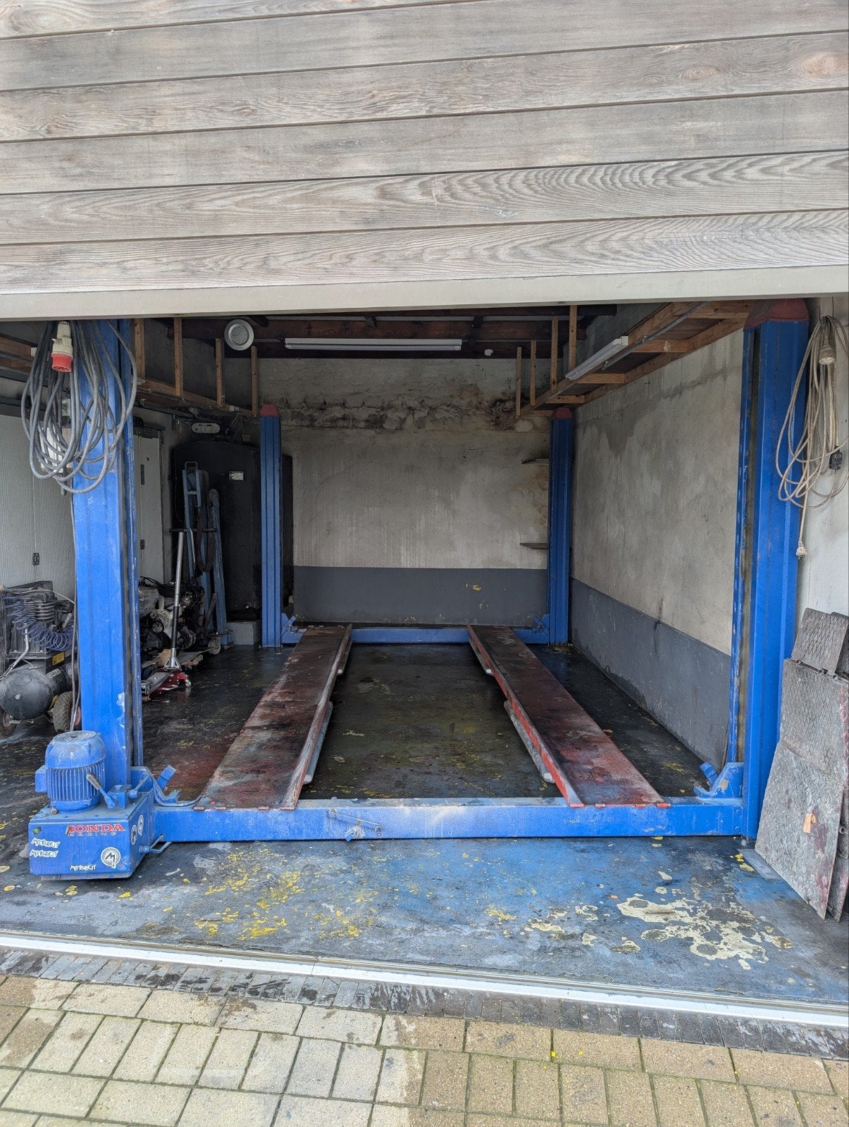 4 palen brug lift autobrug, Ophalen