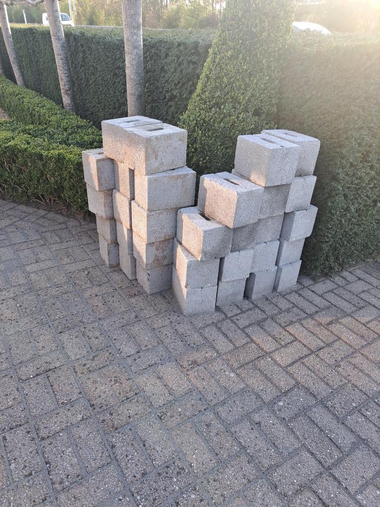 Volle betonblokken, Ophalen