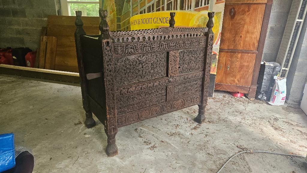 Vintage Afghaanse meubels om te toveren tot bar, Ophalen