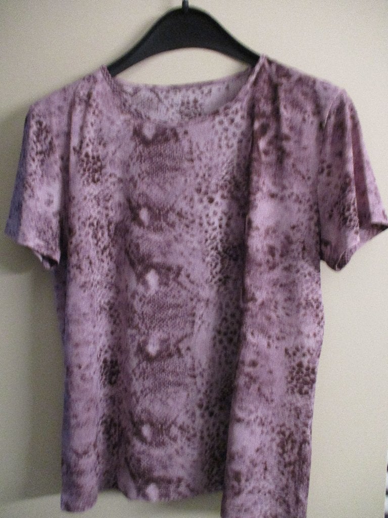 Paarse blouse met fijne tekening mt 48, Kleding | Dames, Grote Maten, Zo goed als nieuw, Blouse of Tuniek, Paars, Ophalen of Verzenden