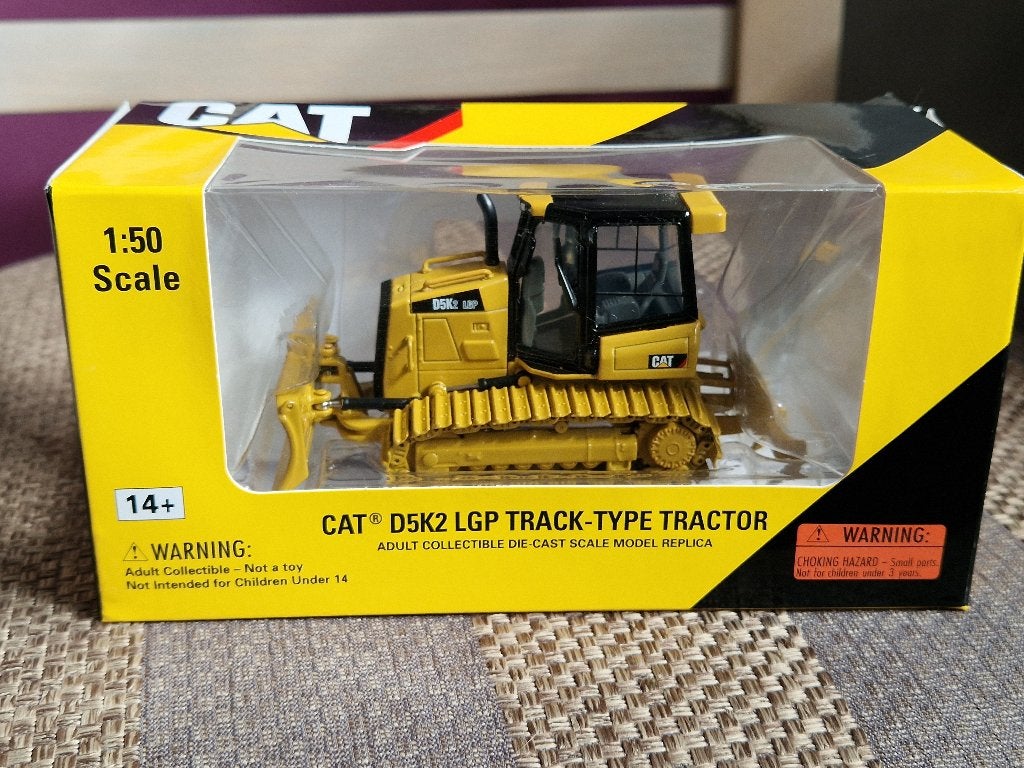 CAT D5K2 LGP 1:50 scale Track-type Tractor norscot 55281, Enlèvement ou Envoi, Comme neuf, Grue, Tracteur ou Agricole, Autres marques