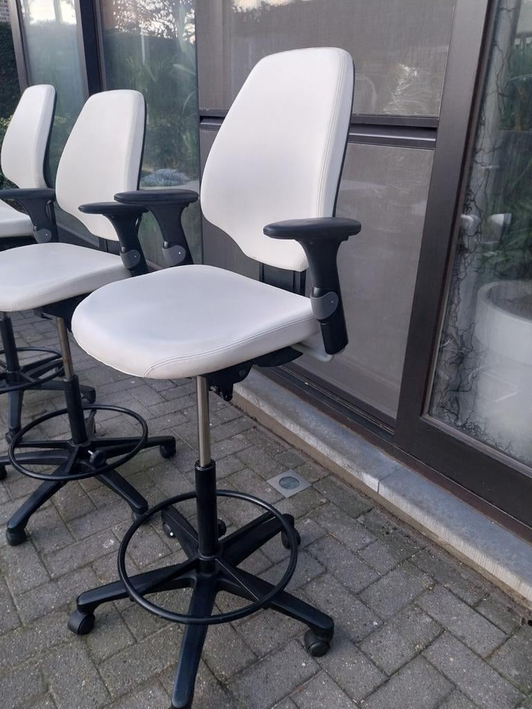 Werkstoelen, Ophalen