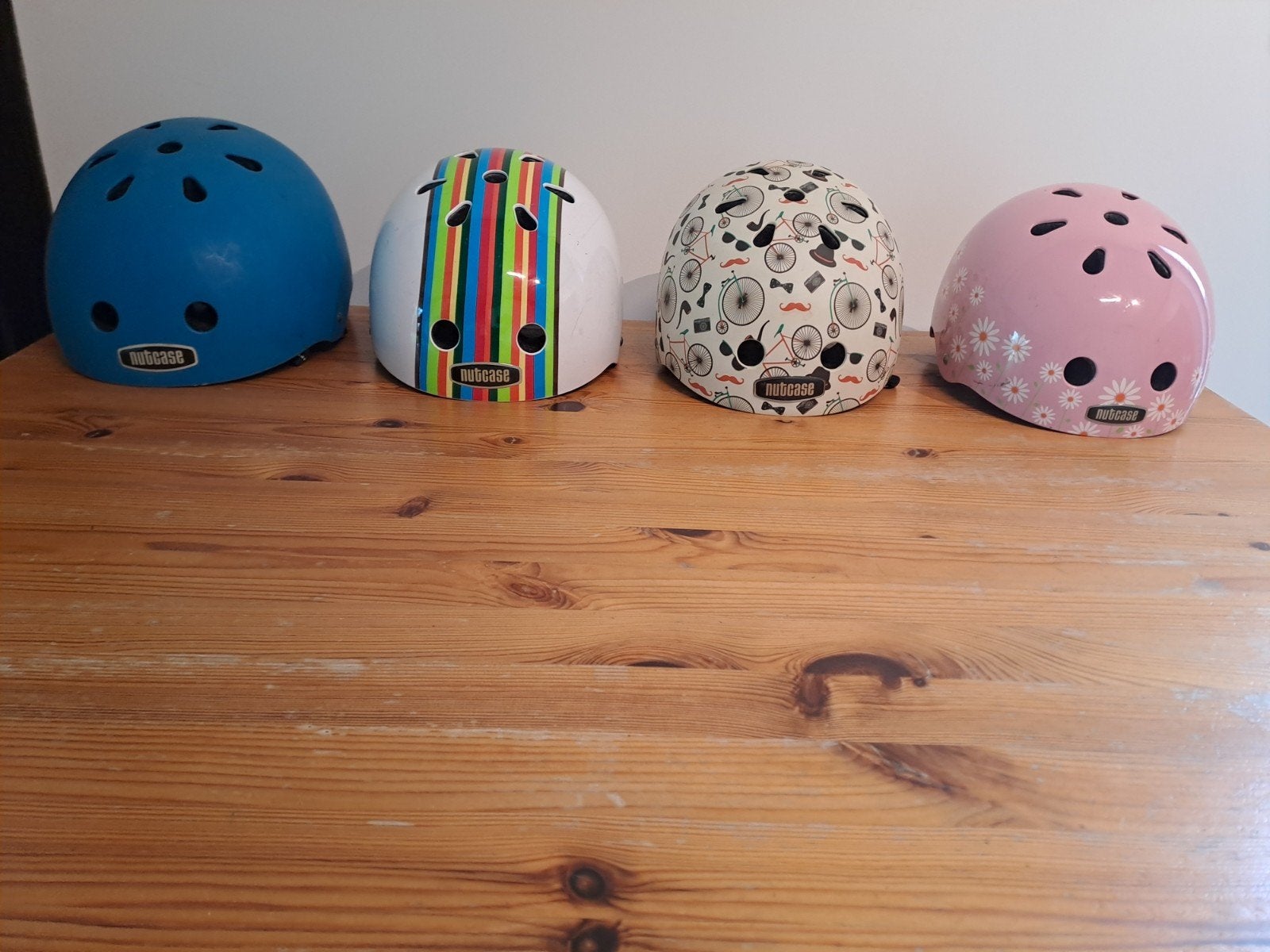 Nutcase fietshelmen voor kind tot volwassen, Fietsen en Brommers, Fietsaccessoires | Fietshelmen, Gebruikt, Ophalen