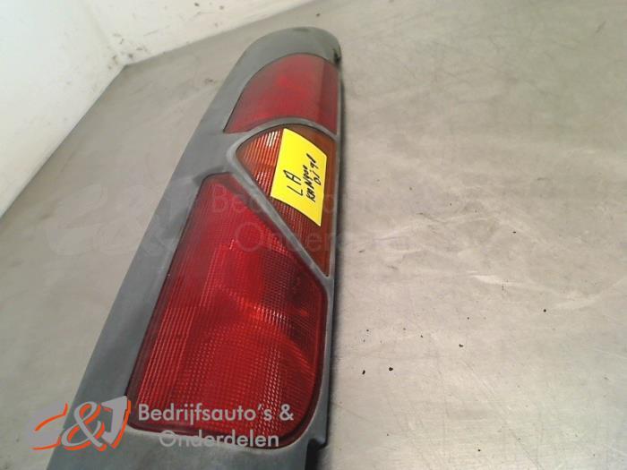 Feu arrière gauche d'un Renault Kangoo, Renault, -, 3 mois de garantie, Utilisé