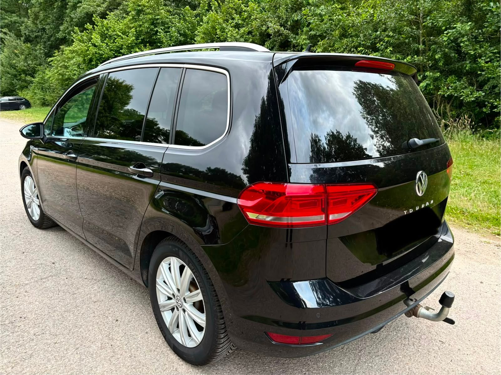 VW TOURAN 1.2 BENZINE VERSIE HIGHLINE - TREKHAAK, Auto's, Voorwielaandrijving, Monovolume, Zwart, Handgeschakeld