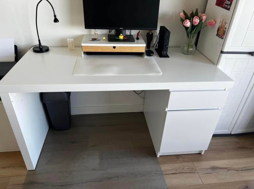Malm desk ikea, Huis en Inrichting, Ophalen, Zo goed als nieuw, IKEA