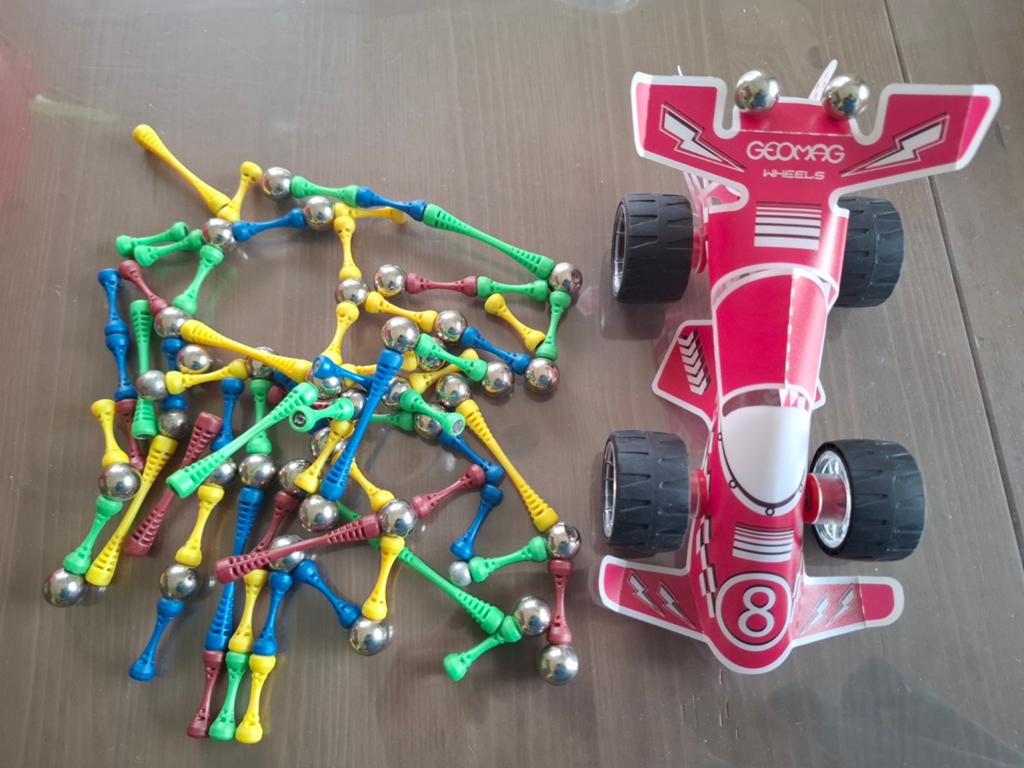 Geomag race auto + magneetstaafjes, Enfants & Bébés, Enlèvement