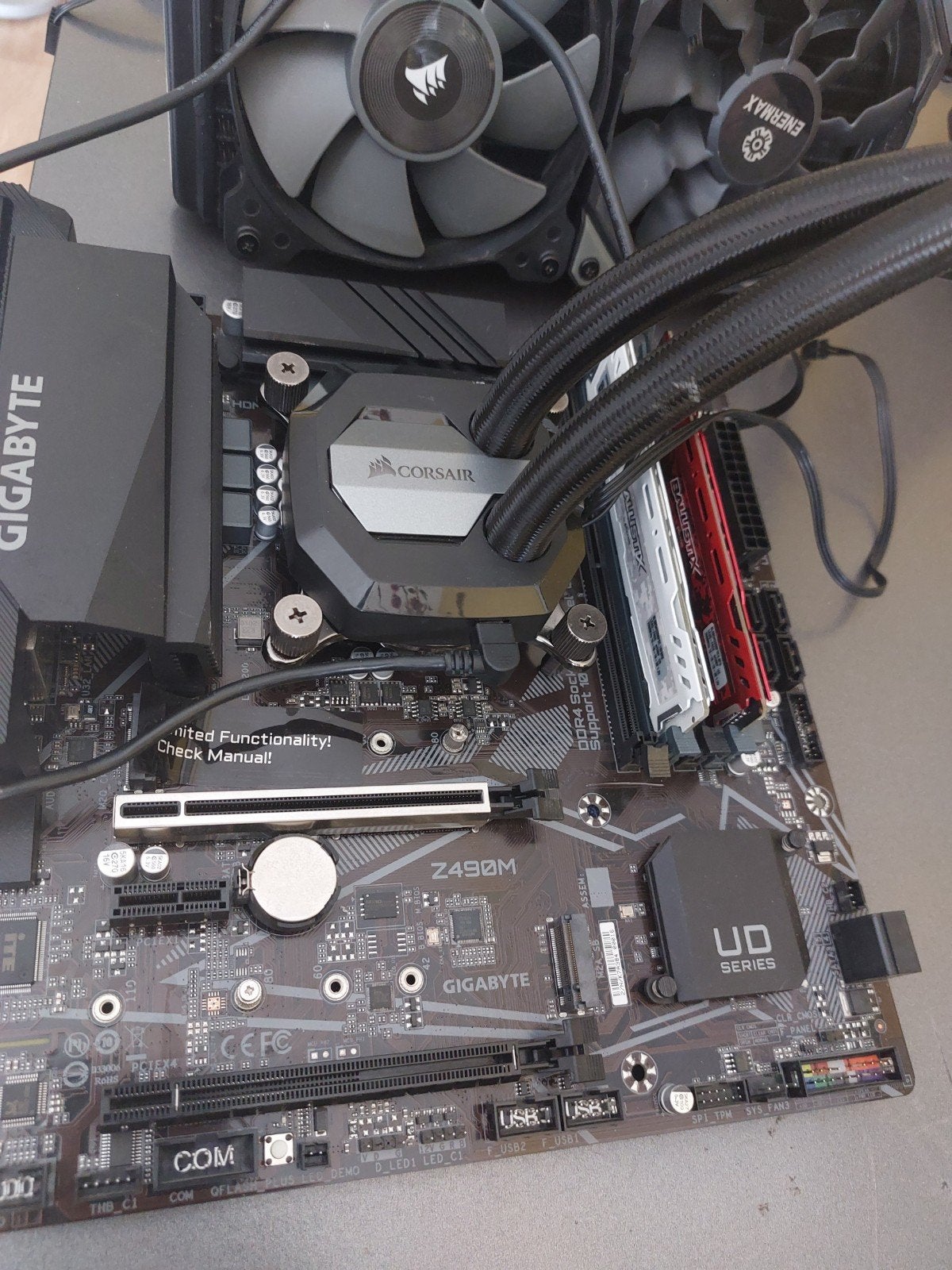Z490 M GIGABYTE, Informatique & Logiciels, Cartes mères, Enlèvement, DDR4