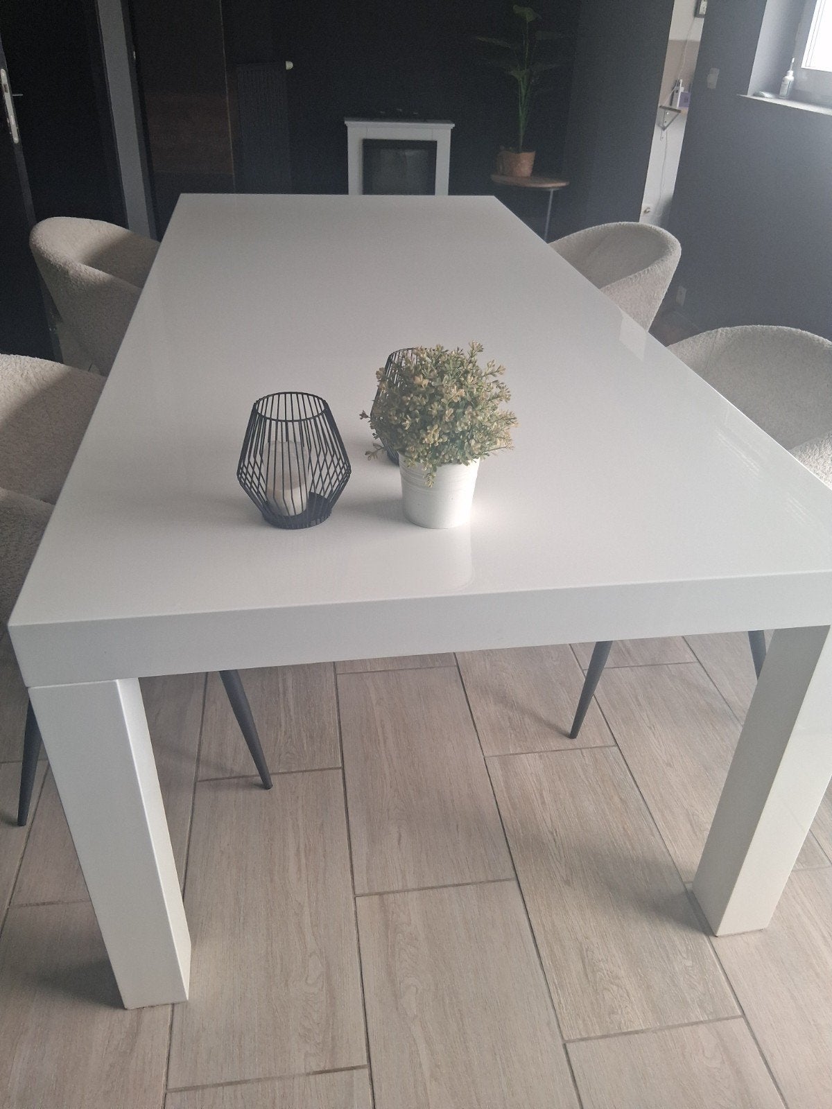Grote mooie eettafel, Ophalen