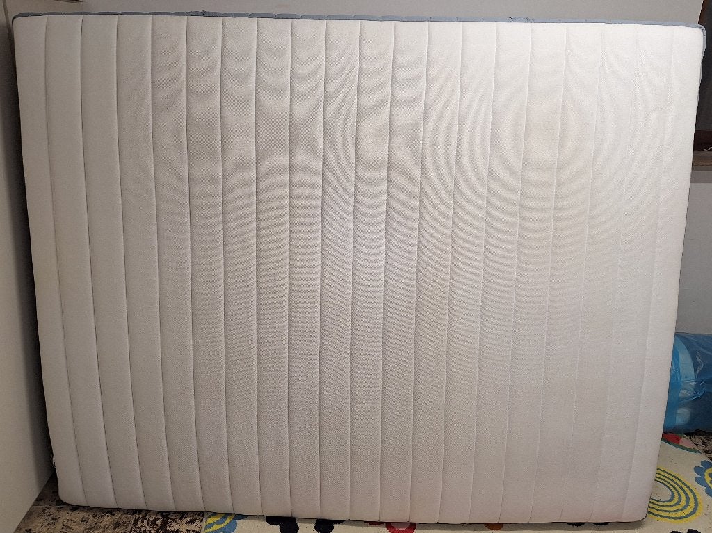 Matelas VALEVÅG fermeté moyenne bleu clair/blanc 160x200x24, Matelas, Comme neuf, Enlèvement, 200 cm