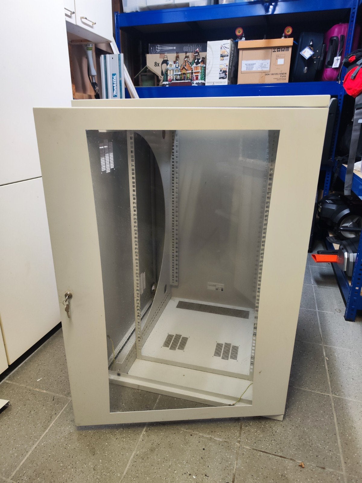 Serverkast + legbord, Computers en Software, Ophalen