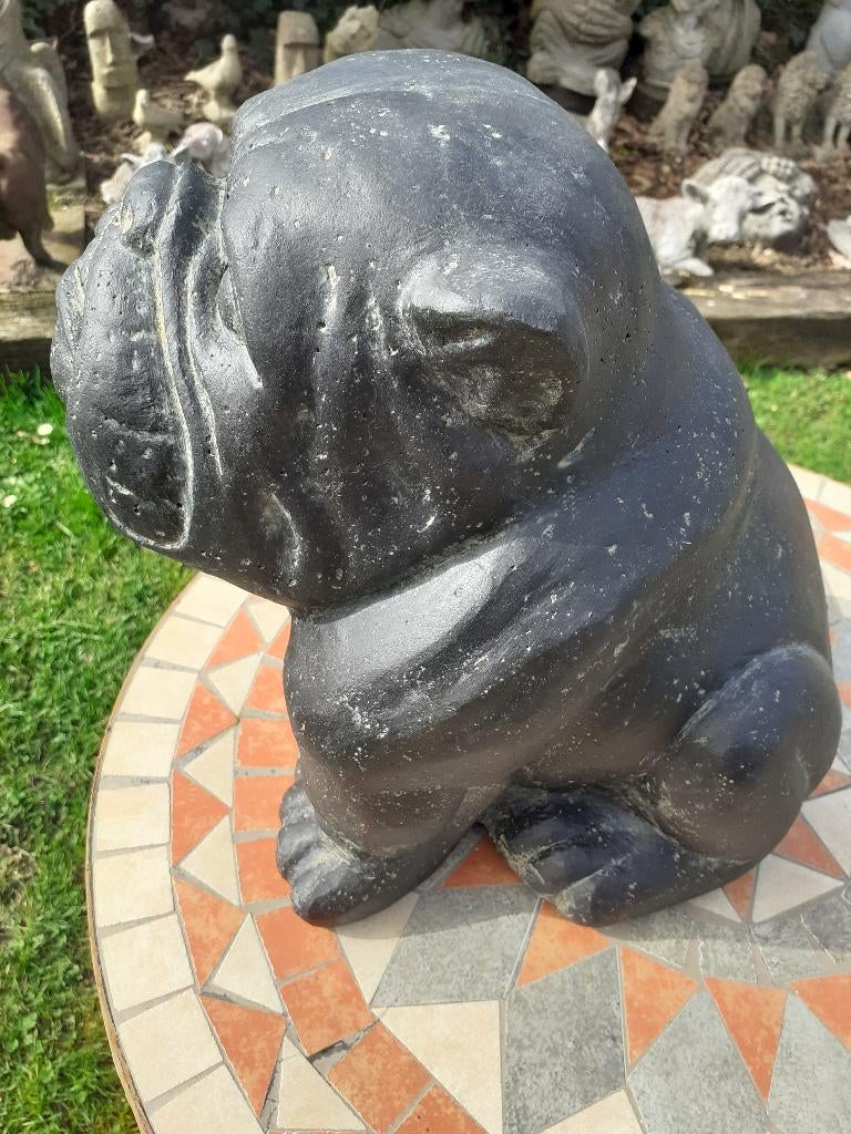 ENGELSE BULLDOG IN GEPATINEERDE STEEN (hoogte 30 cm)., Ophalen of Verzenden, Nieuw, Overige materialen, Dierenbeeld