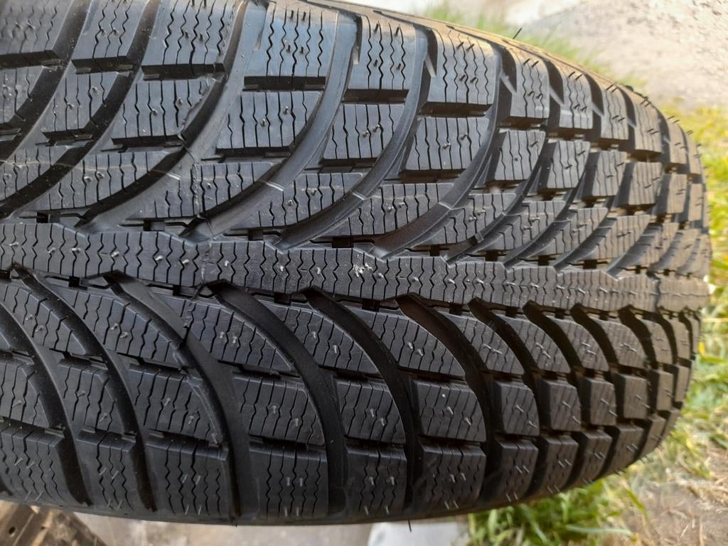 4 nieuwe banden 235 60 R17 Michelin, Ophalen