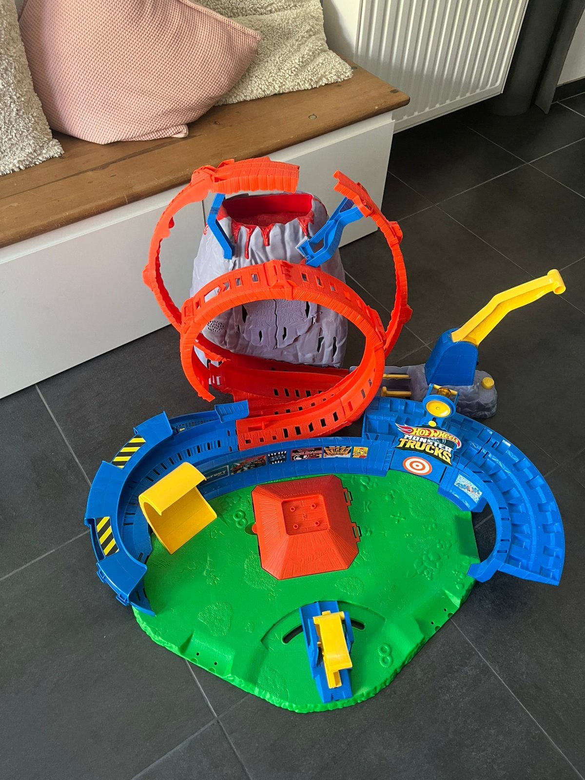 Hot Wheels Monster Truck T-Rex Volcano, Ophalen, Racebaan, Zo goed als nieuw, Hot Wheels