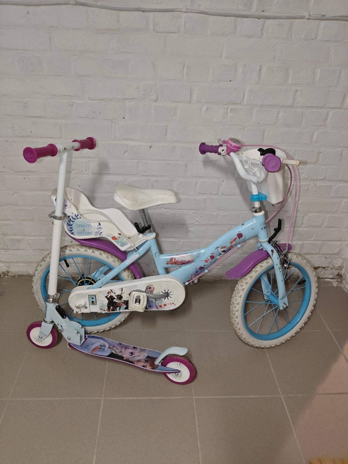 Vélo + trotinette Reine des neiges, Ophalen, Gebruikt, Velgrem, 16 inch