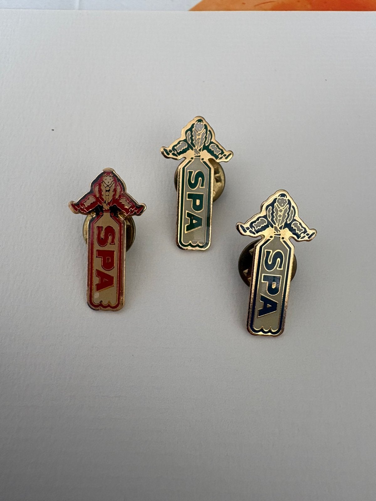 Set van 3 Vintage Spa Speldjes / Pins – Rood, Groen, Blauw, Ophalen of Verzenden, Zo goed als nieuw