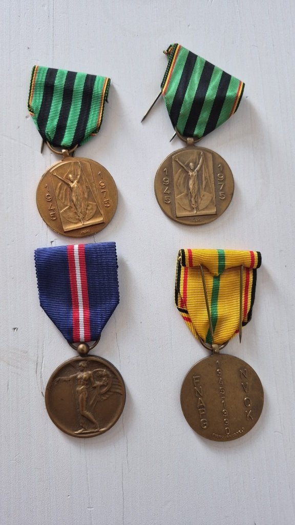 Lot de 4 médailles commémoratives – Belgique & France, Collections, Objets militaires | Général, Enlèvement