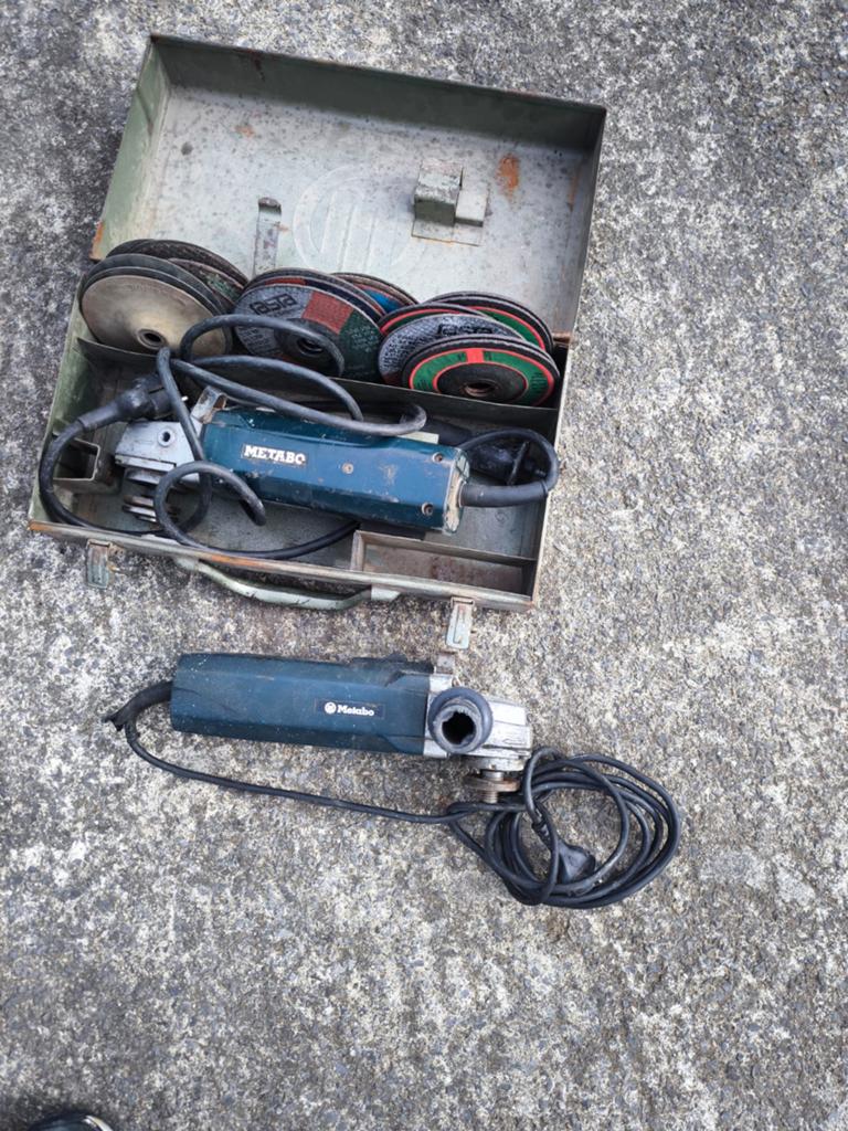 Meuleuse Metabo une fonctionne l' piece ou réparer 40€, Enlèvement