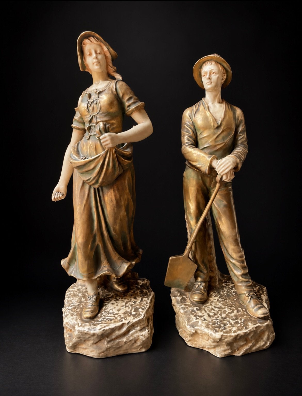 Statuettes anciennes Art nouveau, Bohême, vers 1900, Enlèvement