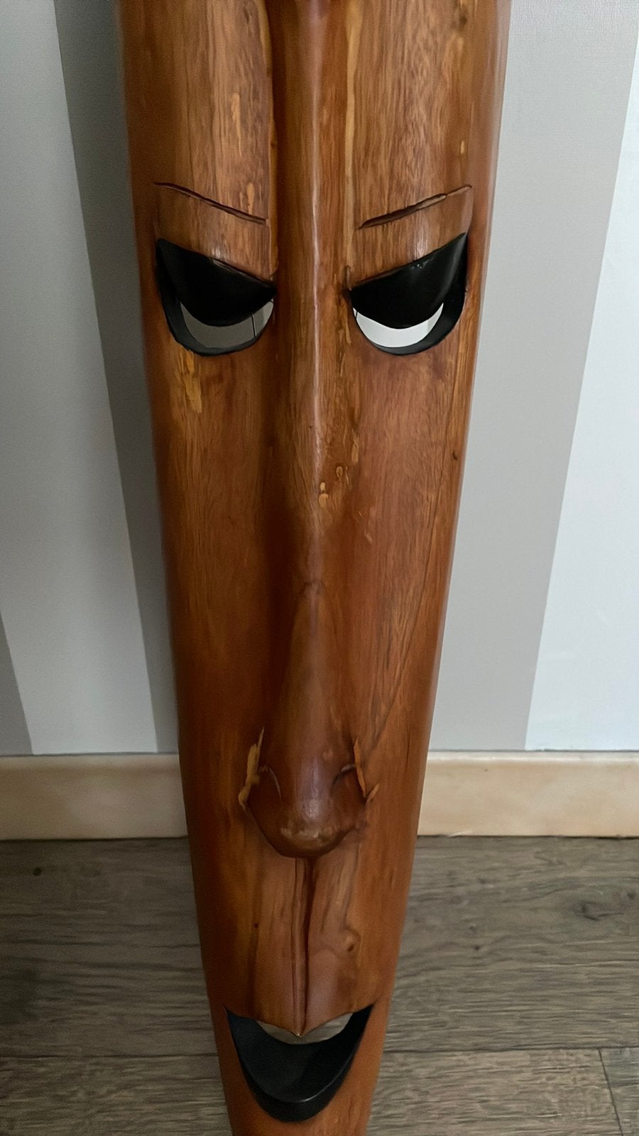 Mooie decoratieve houten maskers, Ophalen