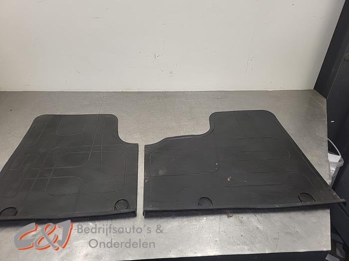 Kit tapis d'un Nissan Primastar, -, 3 mois de garantie, Utilisé, -