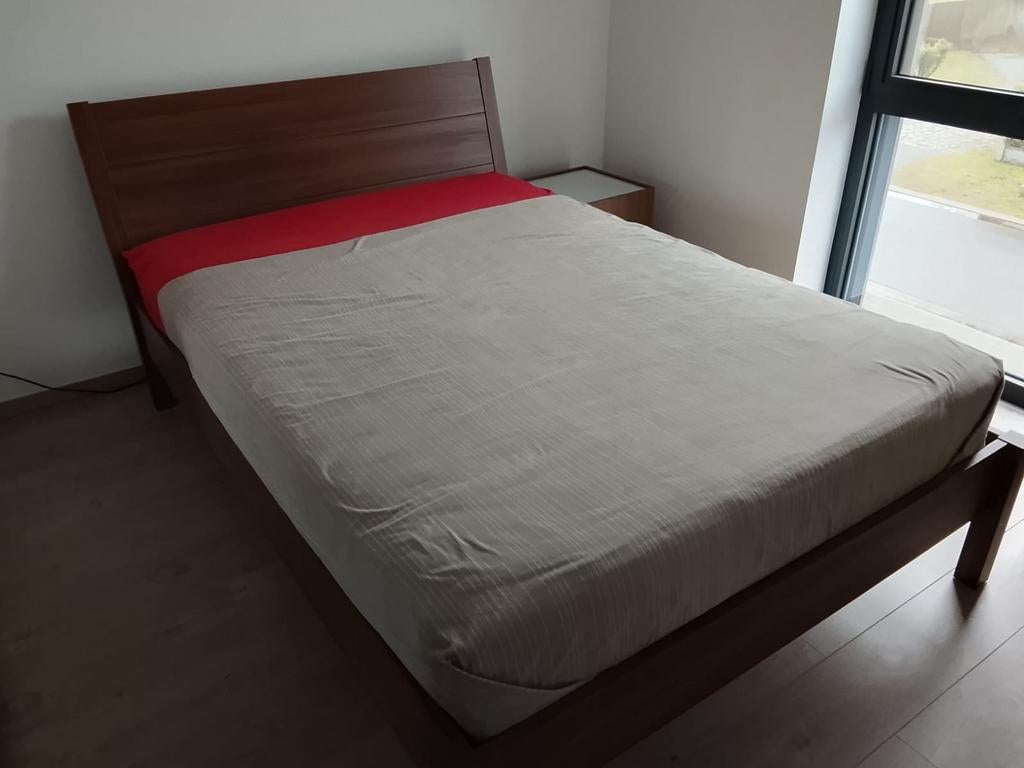 Lit double Ikea avec table de chevet, Enlèvement, 140 cm