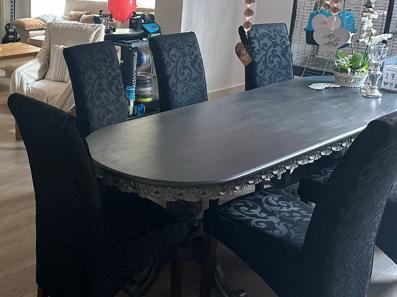 Tafel plus 8 eetkamerstoelen voor snelle beslisser