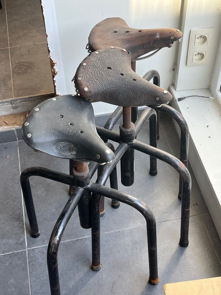 Tamboret fietszadel, Ophalen