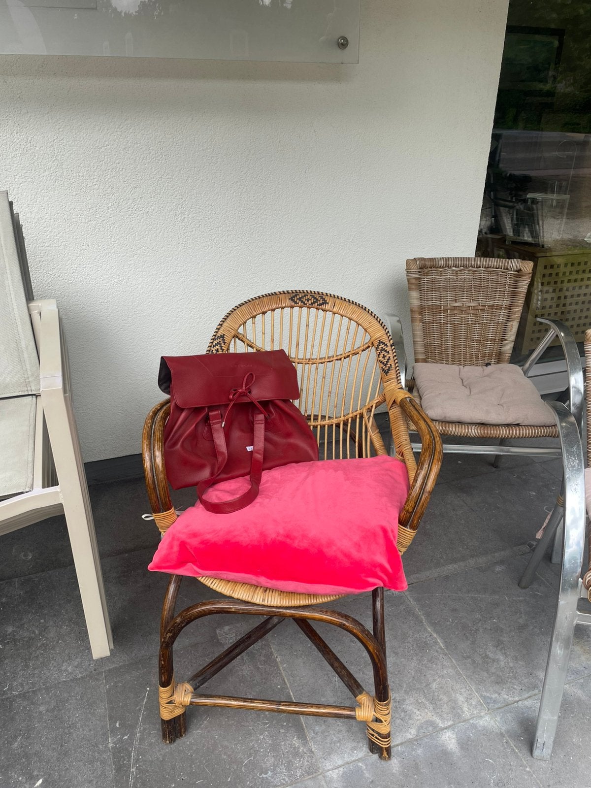 Joli fauteuil en osier, Enlèvement, Utilisé