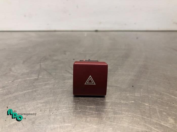 Commutateur éclairage d'urgence d'un Peugeot Partner (Partn, -, 3 mois de garantie, Utilisé, -