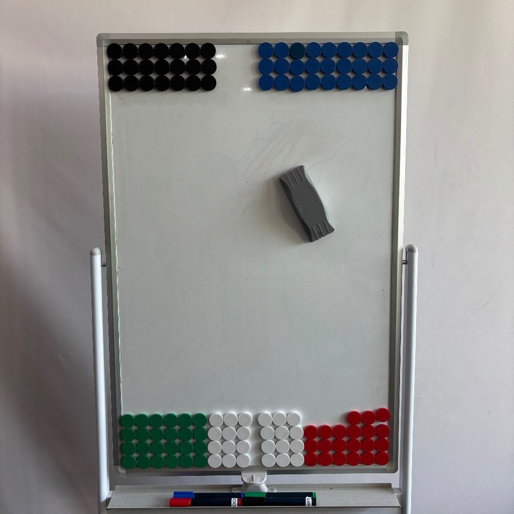 Verrolbaar dubbelzijdig whiteboard (60x90 cm) + accessoires, Vergader- of Presentatieruimte, Ophalen, Gebruikt, Overige typen