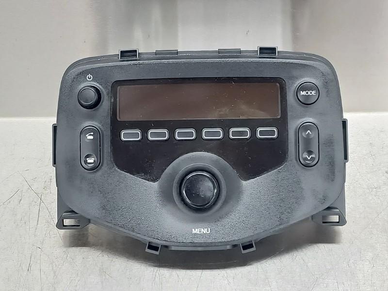 RADIO Toyota Aygo (B40) (01-2014/06-2018) (|861200H050|), Dhr. M. Roggen, Toyota, Stadsweg 37 37
9917 PV  WIRDUM GR., NL, Utilisé