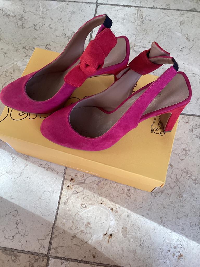 Schoentje roos en rood nubuck, Ophalen, Zo goed als nieuw, Rood