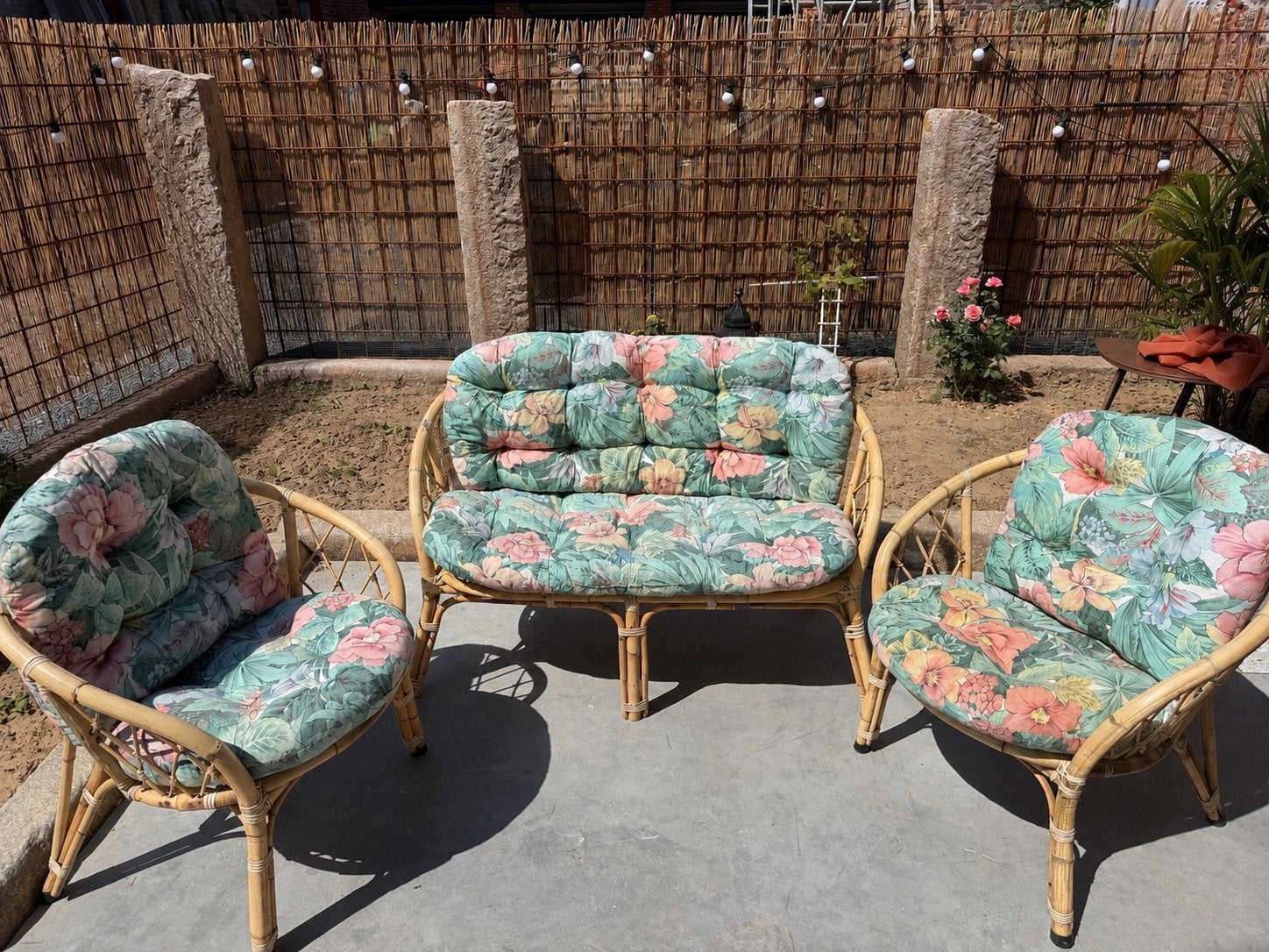 Rotan tuinset met comfortabele bloemenkussens, Tuin en Terras, Ophalen, 4 zitplaatsen, Gebruikt, Rotan