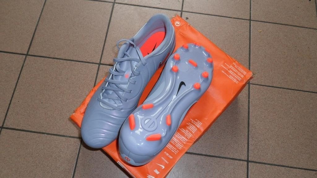 Nieuw Voetbalschoenen NIKE maat  45.5 / 29.5cm, Sport en Fitness, Ophalen, Nieuw, Schoenen