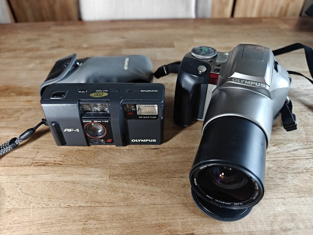 2x Olympus point and shoot (AF-1 en IS-300), TV, Hi-fi & Vidéo, Appareils photo analogiques, Utilisé, Compact, Olympus, Enlèvement ou Envoi