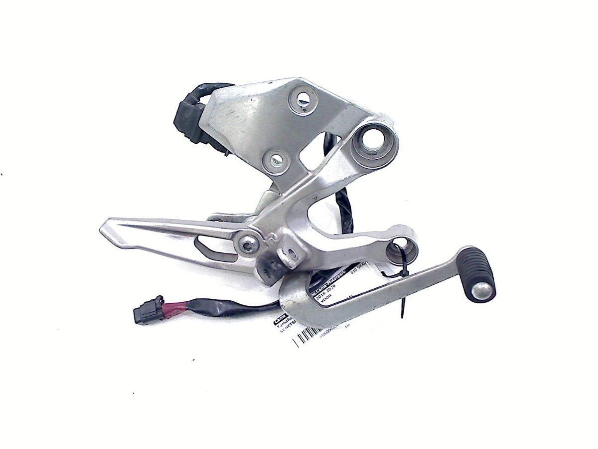 REPOSE PIEDS AVANT DROIT Yamaha, Dhr. S. di Majo, Utilisé, Info@cama-motorparts.nl, P.J. Troelstraweg 8 8
3144 CX  MAASSLUIS, NL
